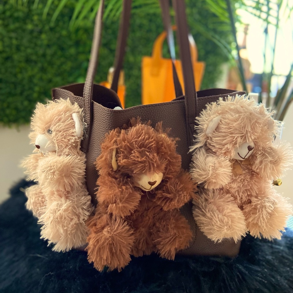 Brown leather tote bag perfect for fall!!.